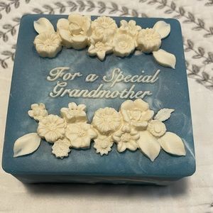 NWOT GRANDMOTHER TRIVET BOX